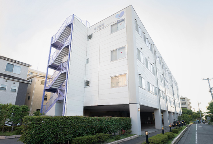 痛みに耐える生活に、「人工股関節置換術」で歩く喜びを取り戻す