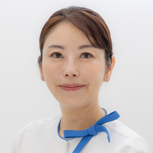 ニキビやニキビ跡の状態を見極め、豊富な選択肢から治療を提案