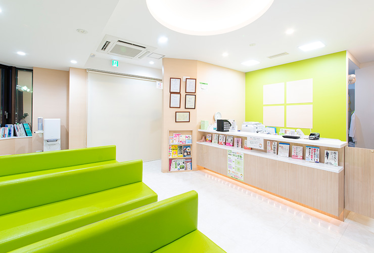 足のだるさやむくみの原因、下肢静脈瘤。日帰り治療ですぐ仕事に