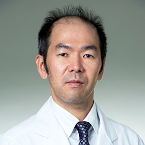 仕事と生活の質を維持するために、現役世代こそ老眼の治療を